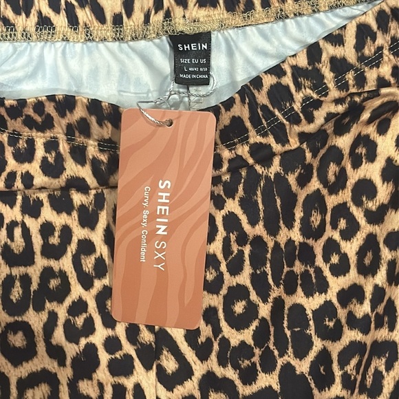 NWT! Large Timeless Leopard Lux Print Flared Bottoms - Picture 4 of 10